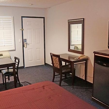 Travel Plaza Inn Compton Kültér fotó